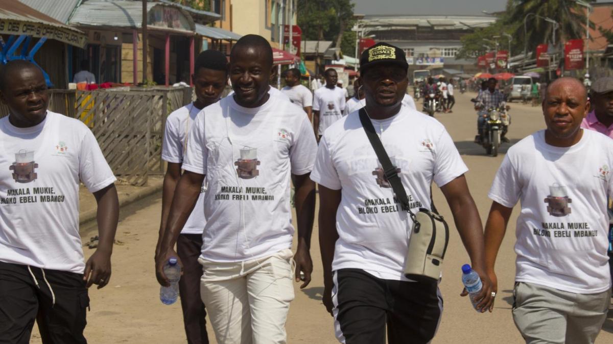 Le CIFOR veut réduire la consommation de braise.
